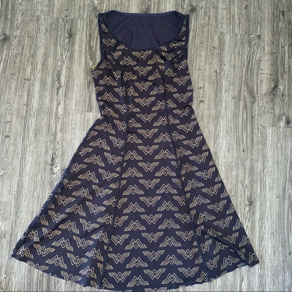 Wonder Woman Reversible Ltd. Edition Dress XS - Picture 12 of 16